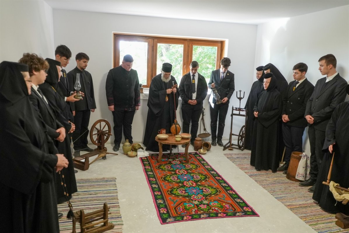 Binecuvântare la mănăstirea gălățeană „Sfântul Mucenic Trifon” 342761