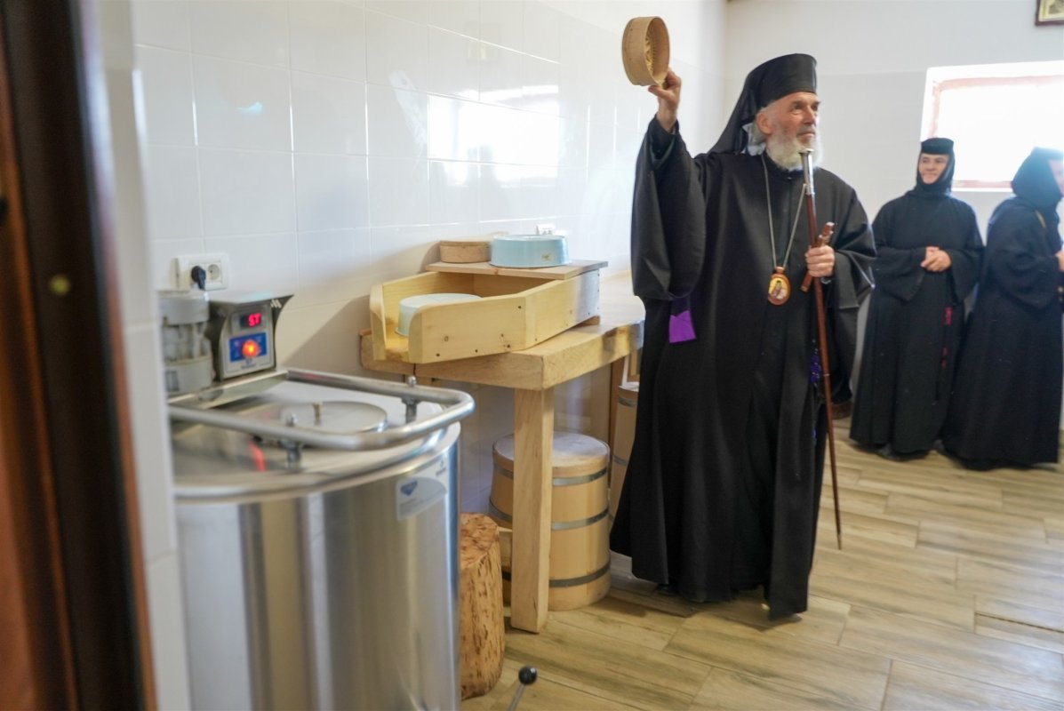 Binecuvântare la mănăstirea gălățeană „Sfântul Mucenic Trifon” 342775