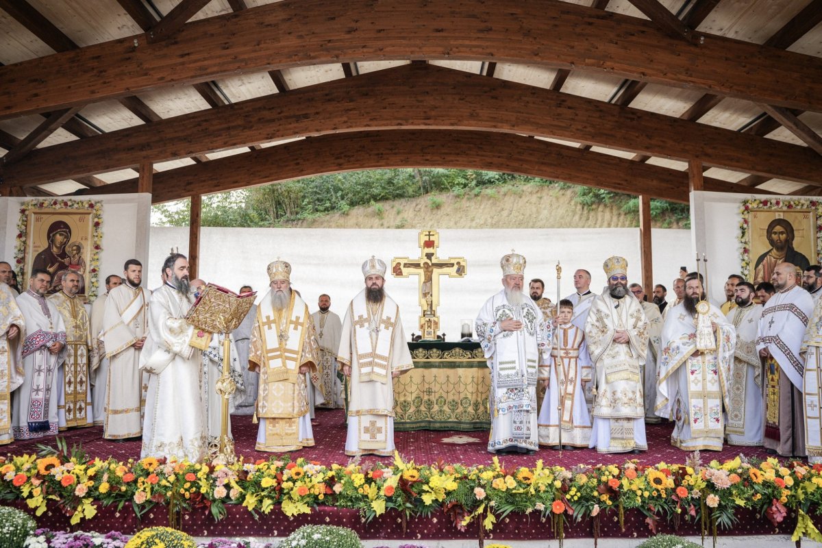 Biserica Așezământului pentru copii din Florești, sfințită de patru ierarhi 342722