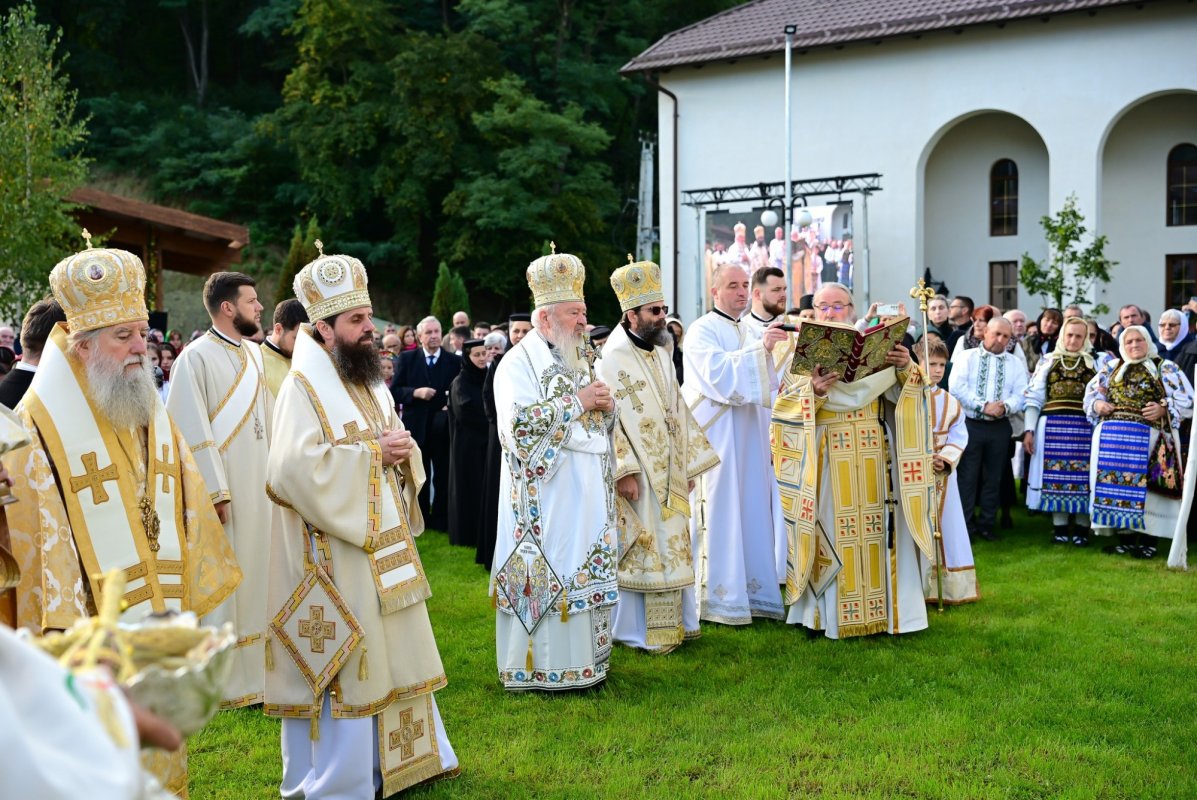 Biserica Așezământului pentru copii din Florești, sfințită de patru ierarhi 342723