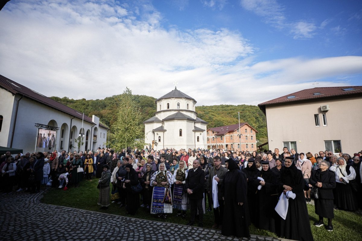 Biserica Așezământului pentru copii din Florești, sfințită de patru ierarhi 342725