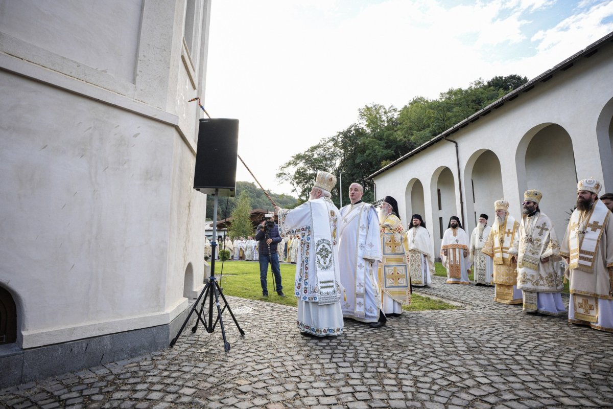 Biserica Așezământului pentru copii din Florești, sfințită de patru ierarhi 342726
