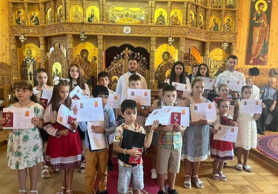 Sub Acoperământul Maicii Domnului  342603