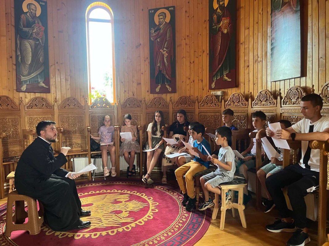 Sub Acoperământul Maicii Domnului  342604