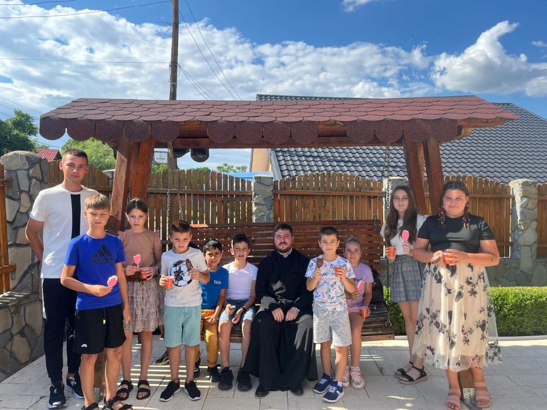 Sub Acoperământul Maicii Domnului  342605