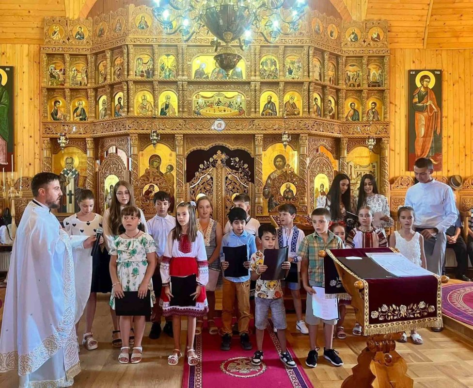 Sub Acoperământul Maicii Domnului  342606