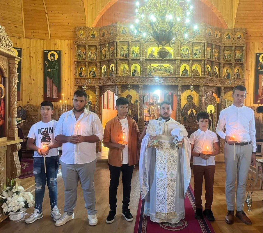 Sub Acoperământul Maicii Domnului  342607