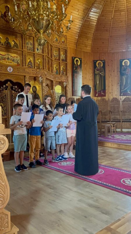 Sub Acoperământul Maicii Domnului  342608