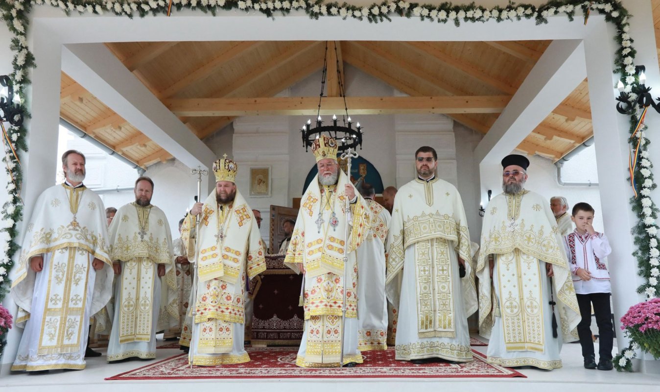 Biserica „Sfântul Ierarh Nicolae“ din Rohia-Baltă a fost resfinţită 342862