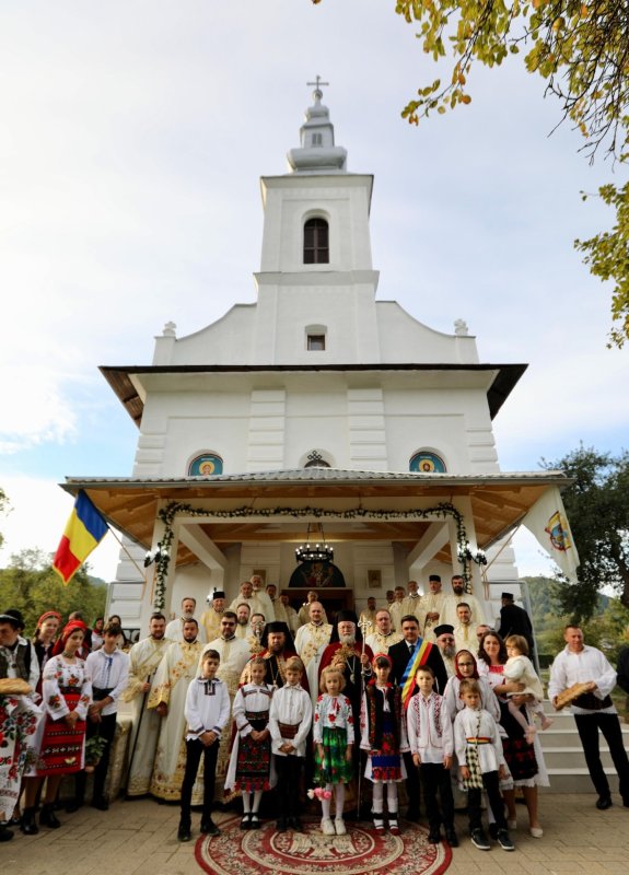 Biserica „Sfântul Ierarh Nicolae“ din Rohia-Baltă a fost resfinţită 342864