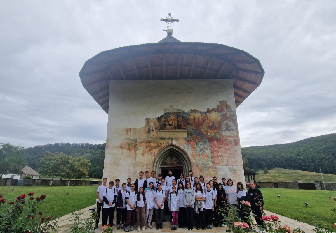 Drumeție educativă pentru tineri ortodocși suceveni 342875