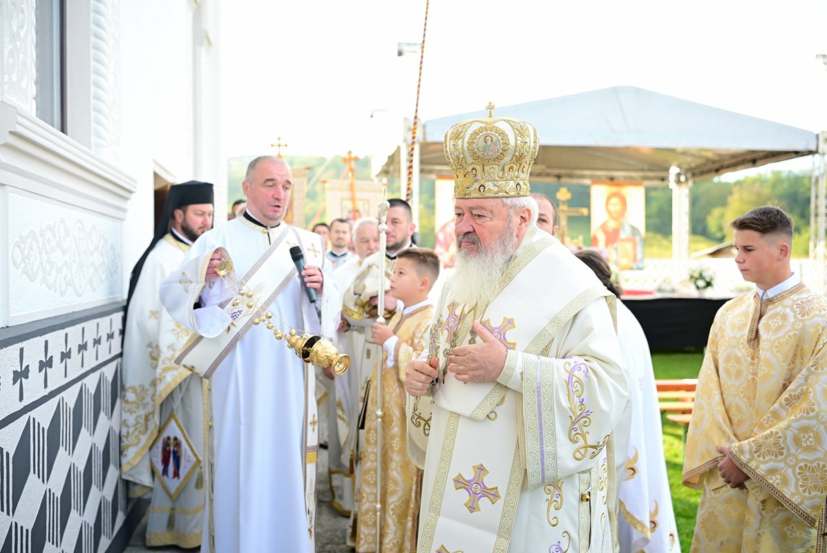 Resfințirea Bisericii „Sfinții Arhangheli Mihail  și Gavriil” din Mica, judeţul Cluj 342854