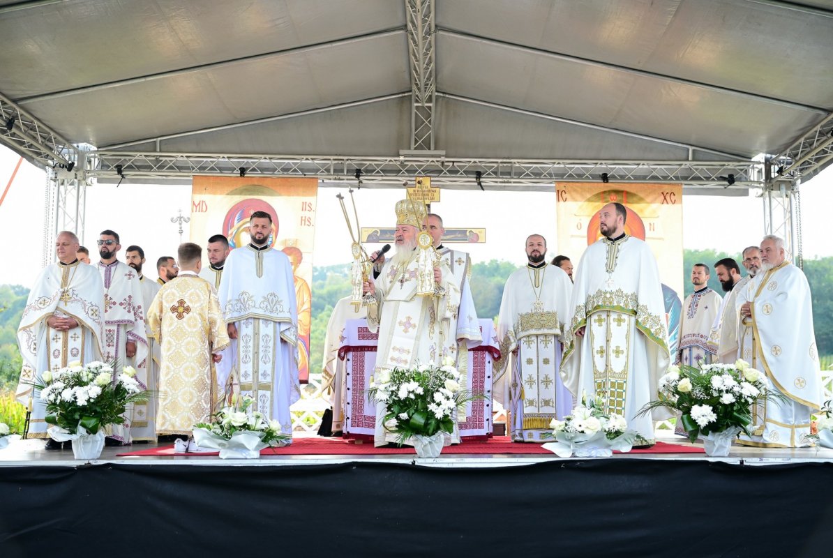 Resfințirea Bisericii „Sfinții Arhangheli Mihail  și Gavriil” din Mica, judeţul Cluj 342856