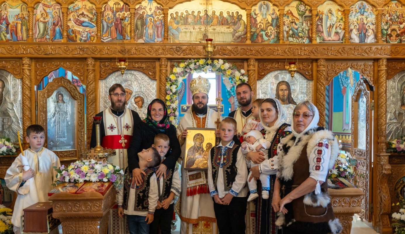 Sfințirea bisericii din Camenca, Bacău 342871