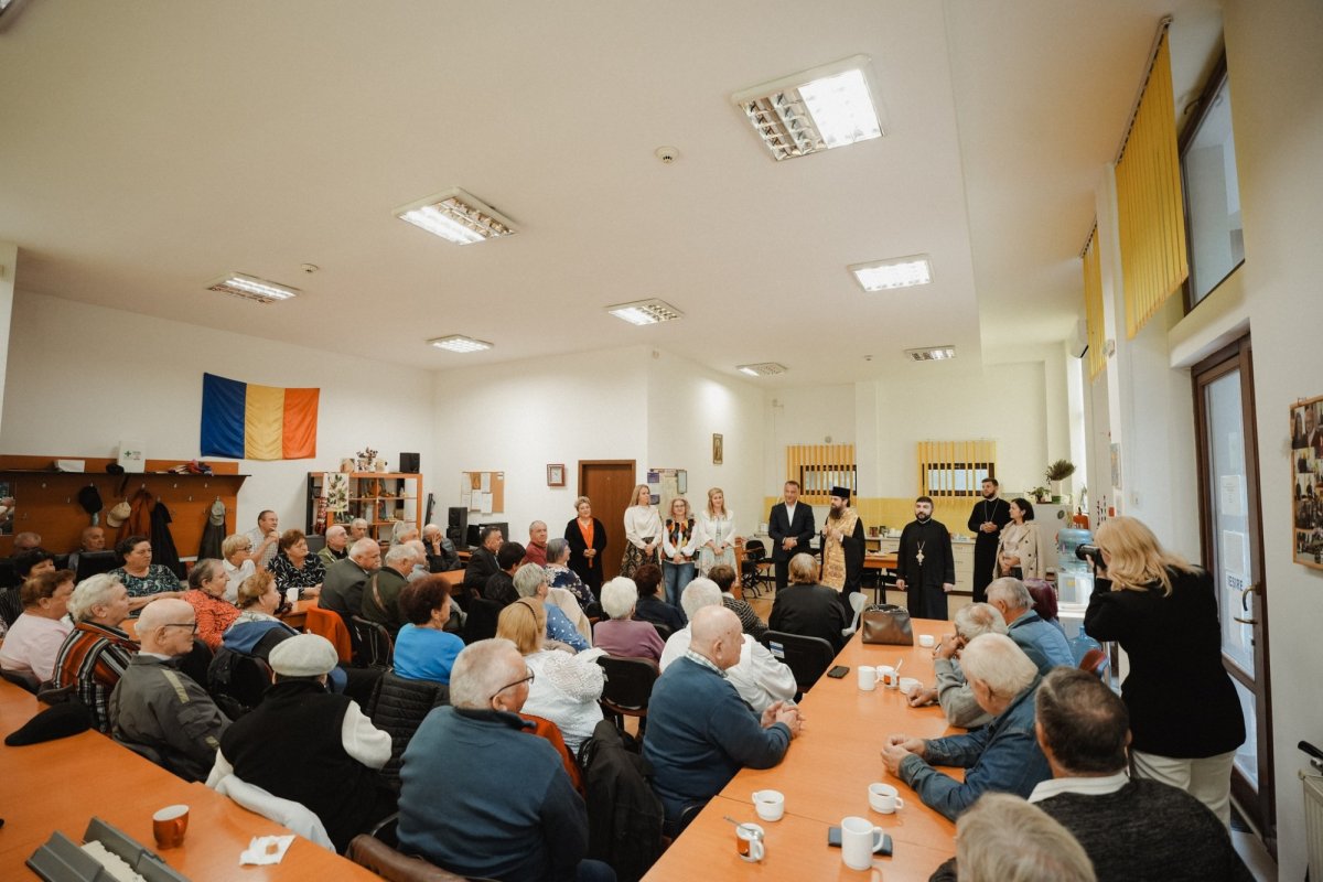 Vizită arhierească la Centrul de zi pentru vârstnici „Tinerețe fără bătrânețe” din Zalău 343042