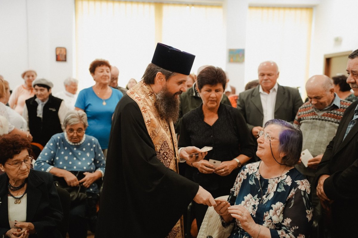 Vizită arhierească la Centrul de zi pentru vârstnici „Tinerețe fără bătrânețe” din Zalău 343043