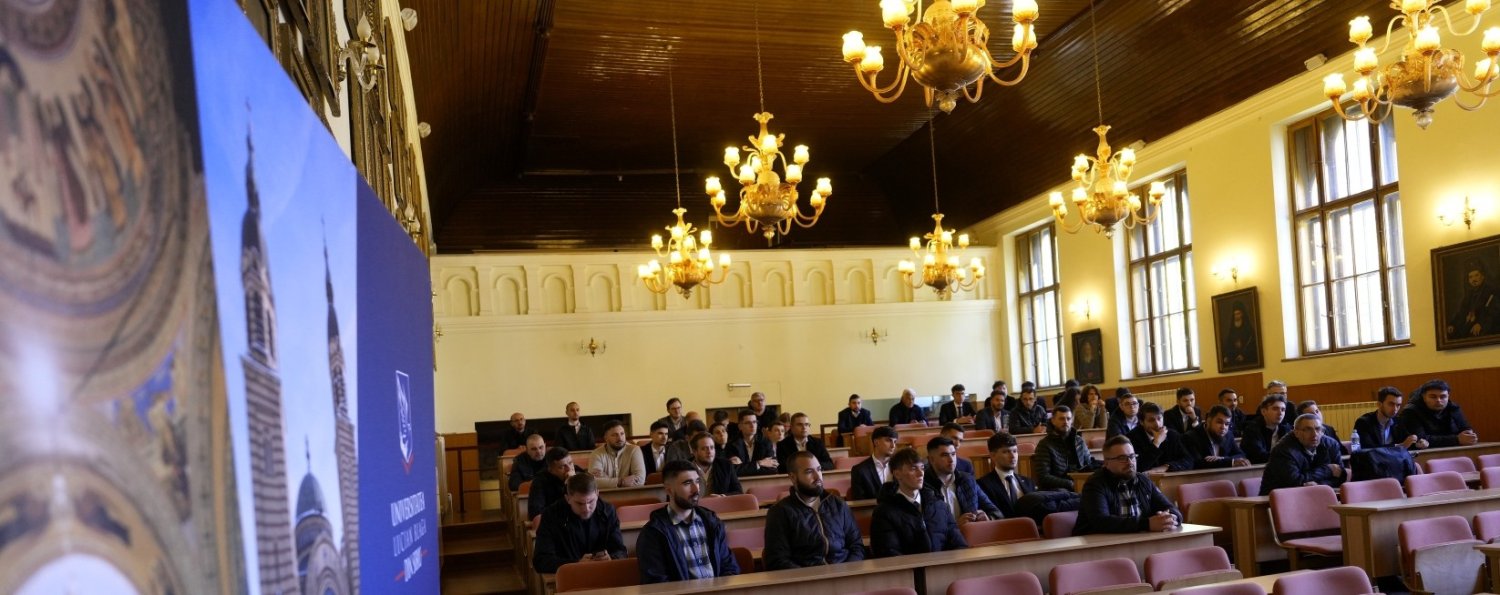 Binecuvântare arhierească pentru studenţii teologi de la Sibiu 343139
