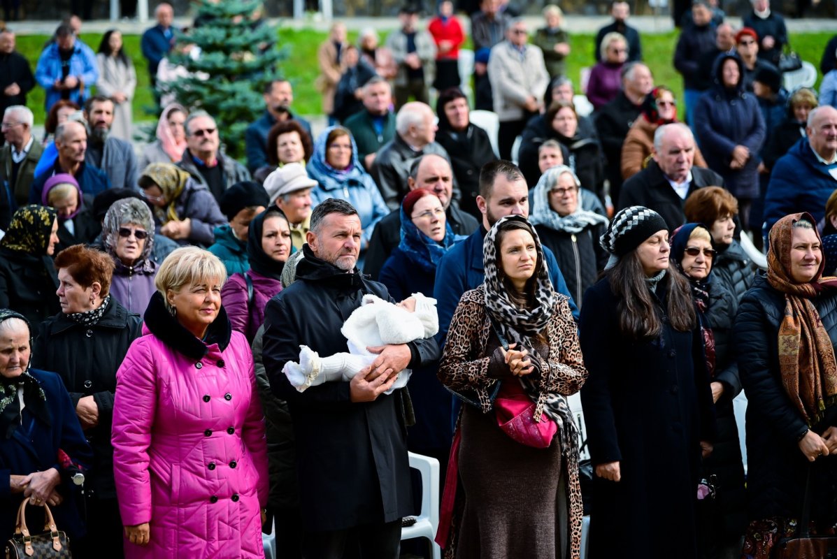 „Maica Domnului ne învață să ne rugăm și să muncim” 343147