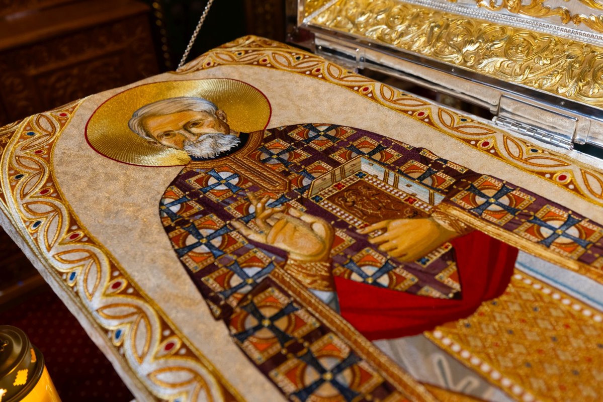 Sfințirea raclei pentru moaștele Sfântului Preot Dumitru Stăniloae 343166