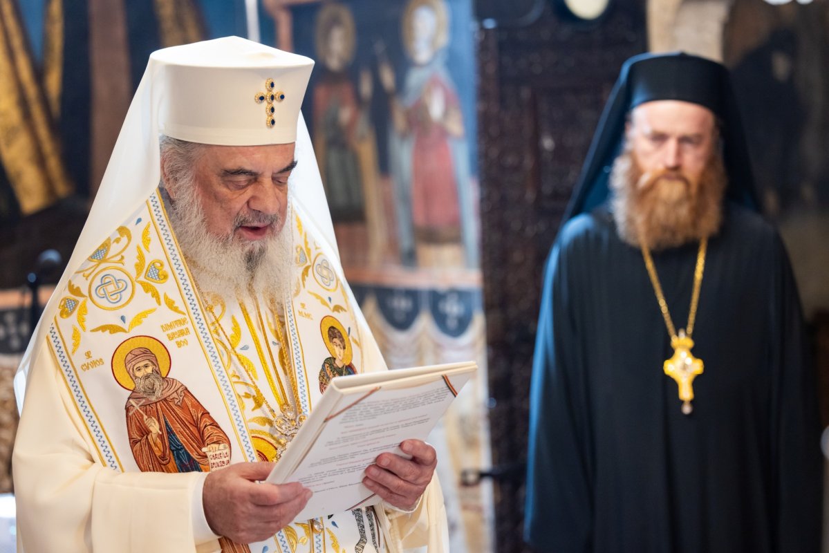 Sfințirea raclei pentru moaștele Sfântului Preot Dumitru Stăniloae 343170