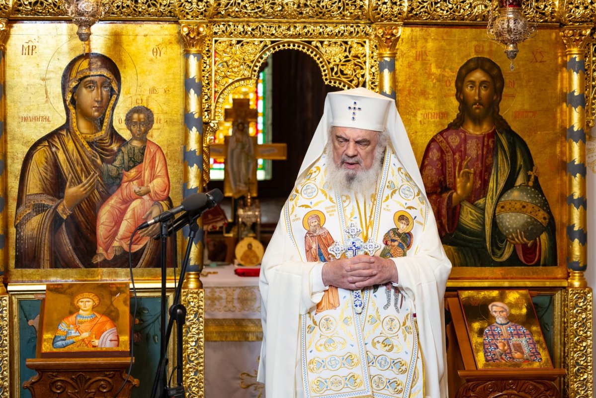 Sfințirea raclei pentru moaștele Sfântului Preot Dumitru Stăniloae 343173