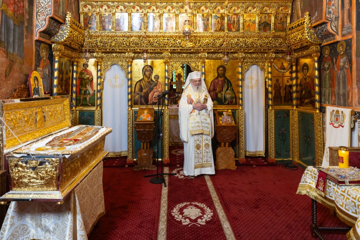 Sfințirea raclei pentru moaștele Sfântului Preot Dumitru Stăniloae 343175