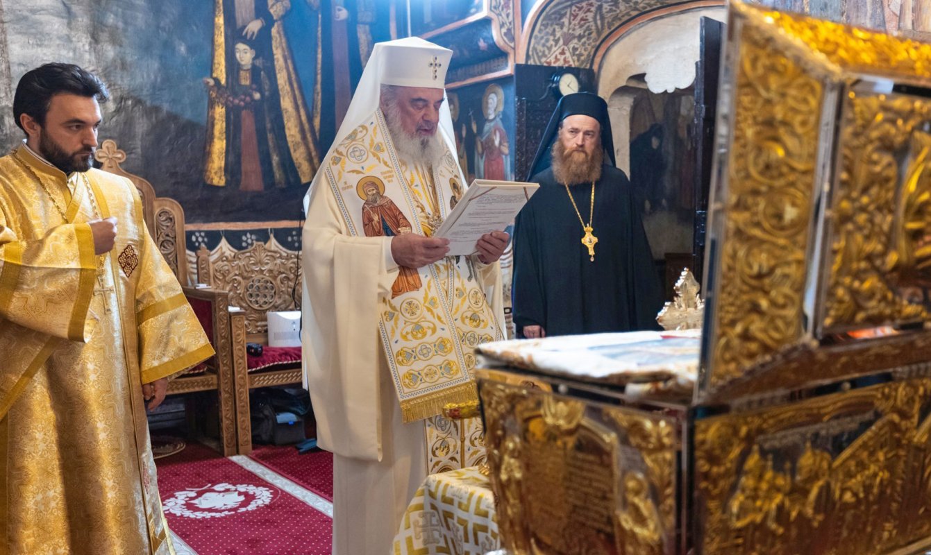 Sfințirea raclei pentru moaștele Sfântului Preot Dumitru Stăniloae 343182