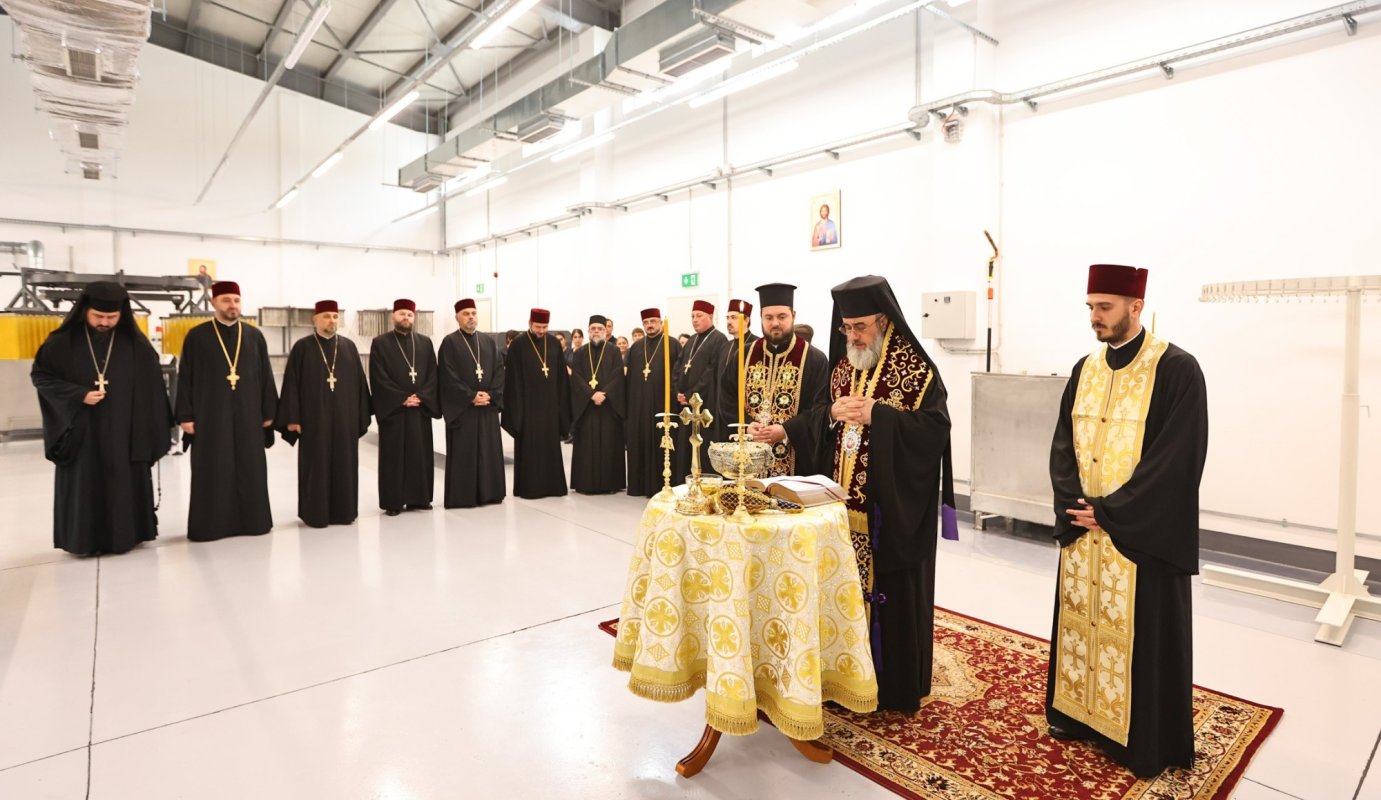Sfințirea atelierului de lumânări al Arhiepiscopiei Buzăului și Vrancei 343334