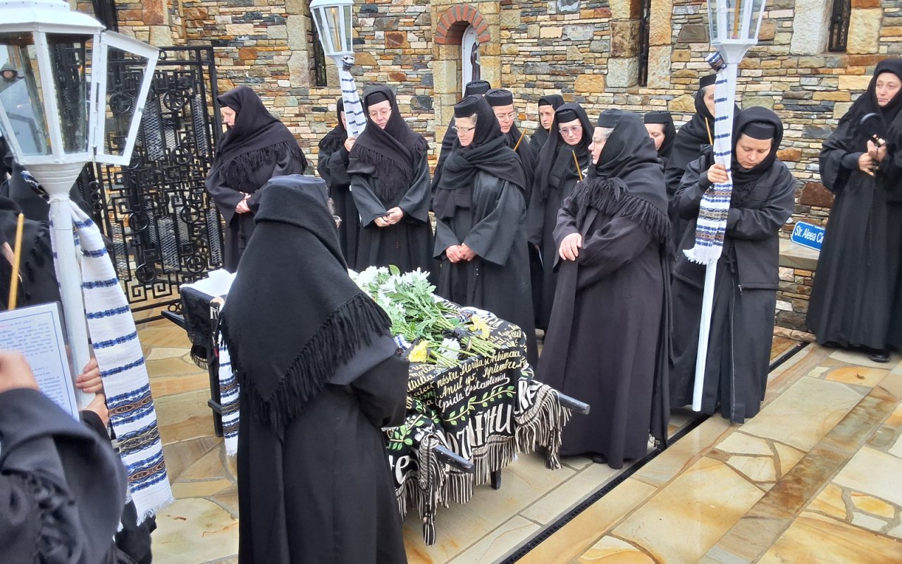 Chip al iubirii neapuse - stavrofora Macrina Toderuț, stareță și ostenitoare smerită de la Agapia 343442