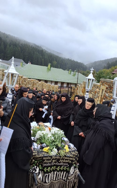 Chip al iubirii neapuse - stavrofora Macrina Toderuț, stareță și ostenitoare smerită de la Agapia 343443