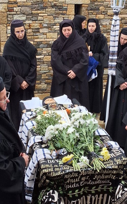 Chip al iubirii neapuse - stavrofora Macrina Toderuț, stareță și ostenitoare smerită de la Agapia 343444