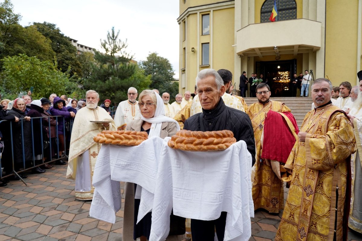 Biserica „Adormirea Maicii Domnului” Galata a primit veșmânt nou de har 343487