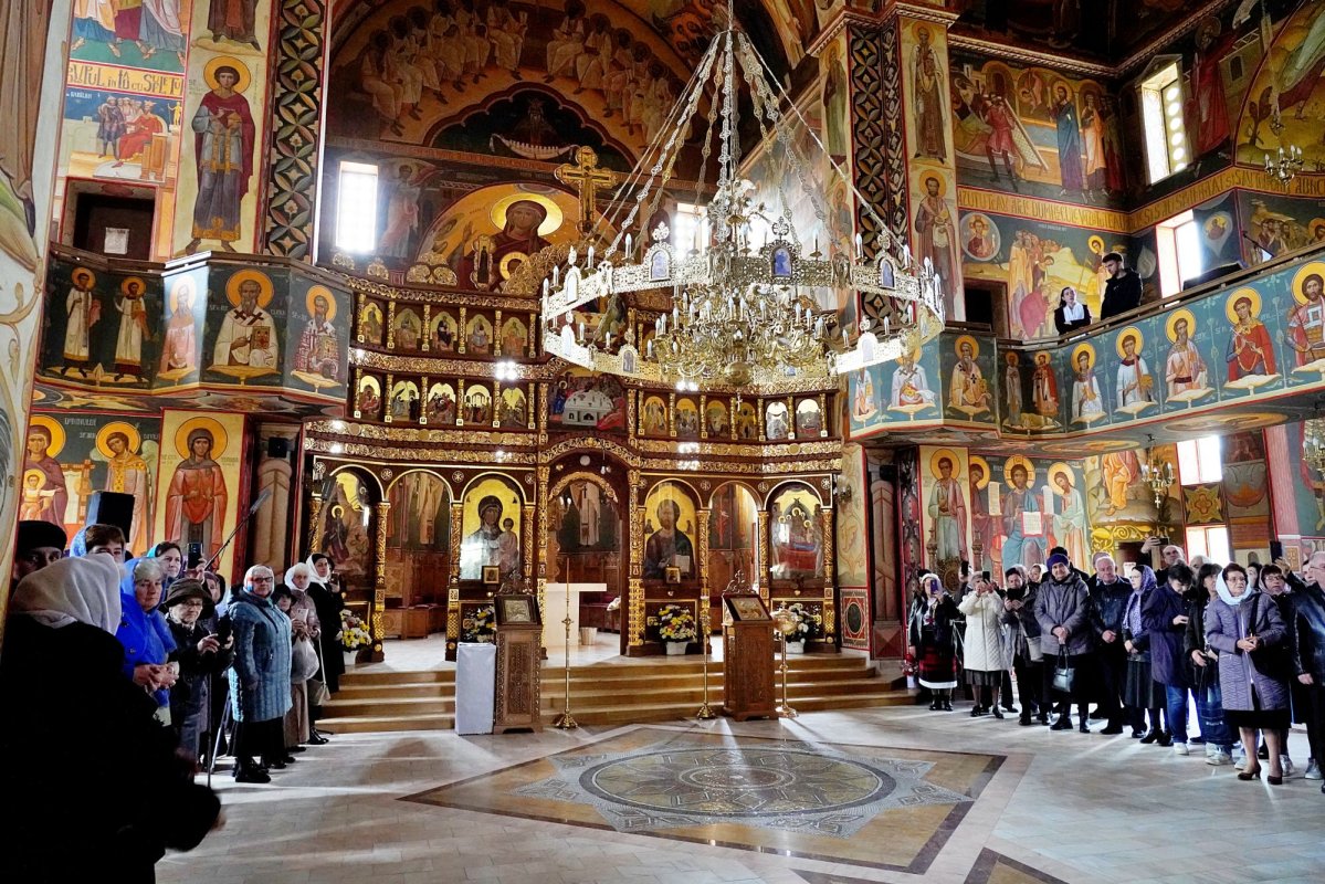 Biserica „Adormirea Maicii Domnului” Galata a primit veșmânt nou de har 343493