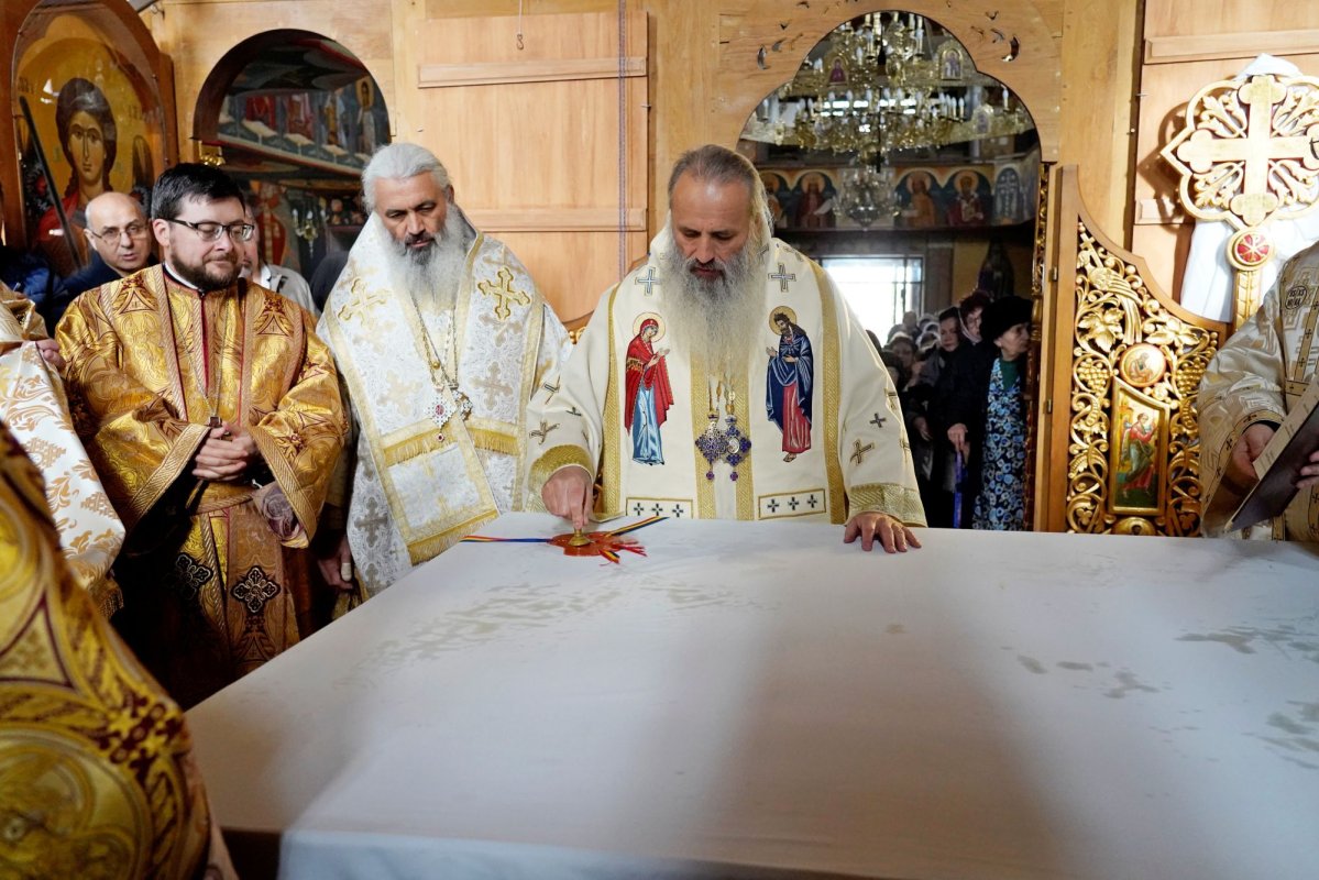 Biserica „Adormirea Maicii Domnului” Galata a primit veșmânt nou de har 343494