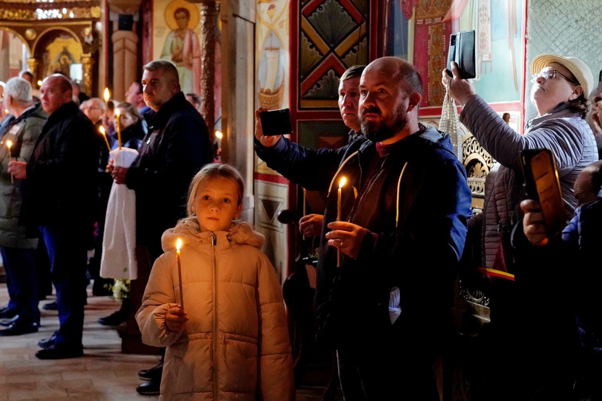 Biserica „Adormirea Maicii Domnului” Galata a primit veșmânt nou de har 343495