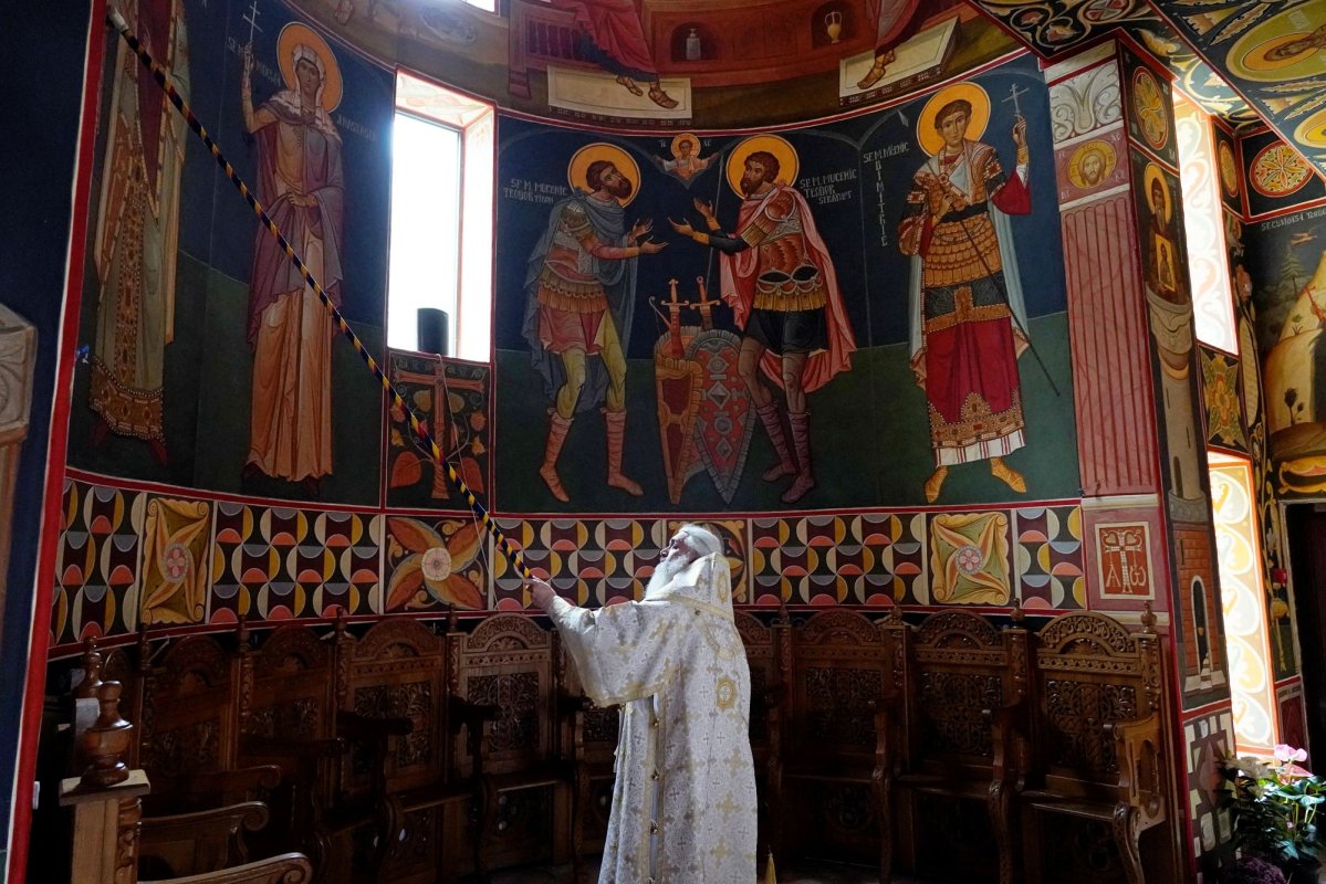 Biserica „Adormirea Maicii Domnului” Galata a primit veșmânt nou de har 343496