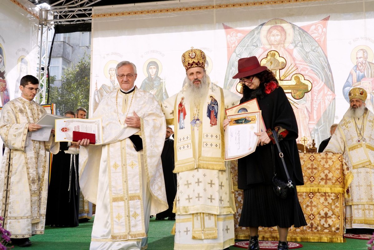 Biserica „Adormirea Maicii Domnului” Galata a primit veșmânt nou de har 343502