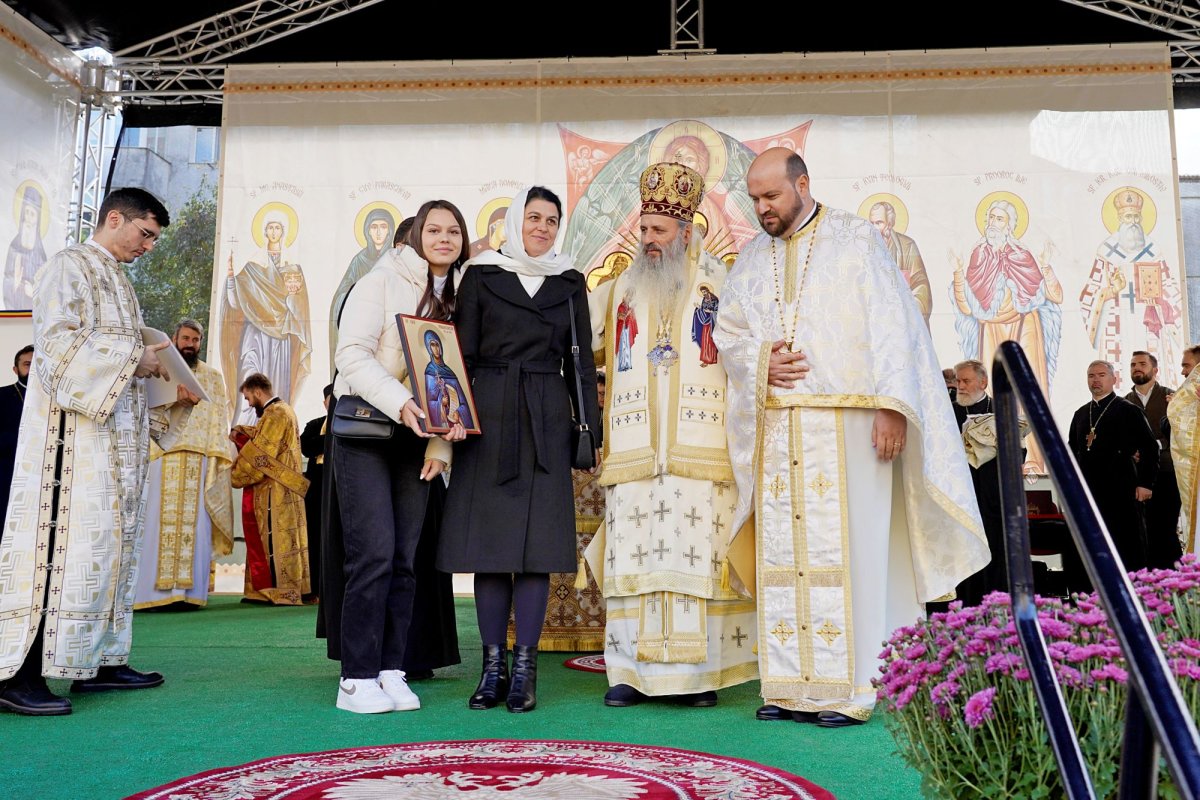 Biserica „Adormirea Maicii Domnului” Galata a primit veșmânt nou de har 343504