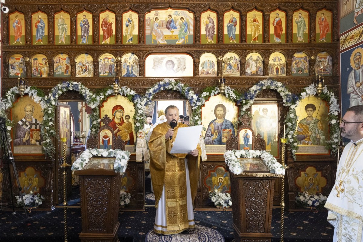 Moment de sărbătoare la Parohia Mireș din județul Prahova 343482