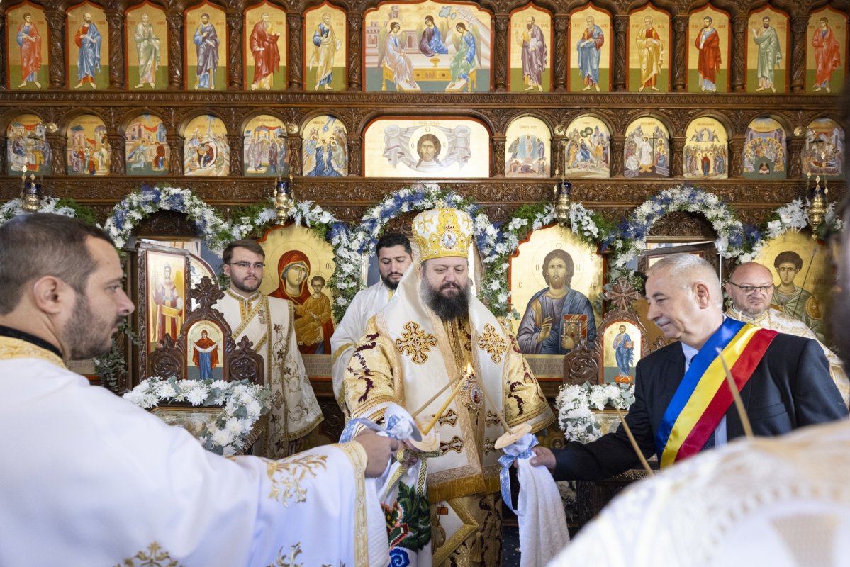 Moment de sărbătoare la Parohia Mireș din județul Prahova 343483