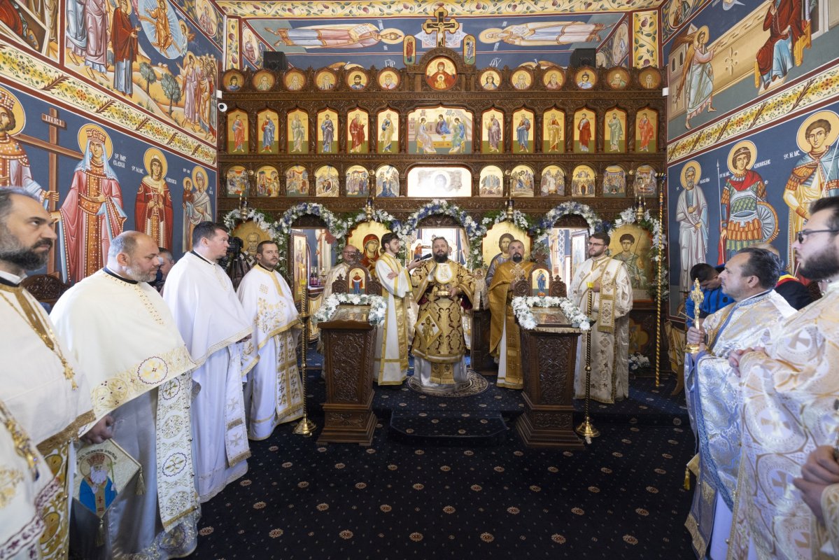 Moment de sărbătoare la Parohia Mireș din județul Prahova 343485