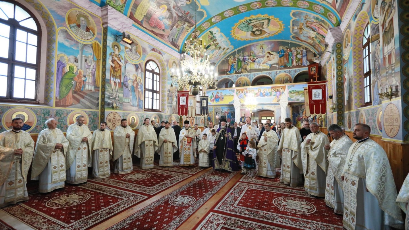 Binecuvântare arhierească în Parohia Cărbunari, Protopopiatul Baia Mare 343599