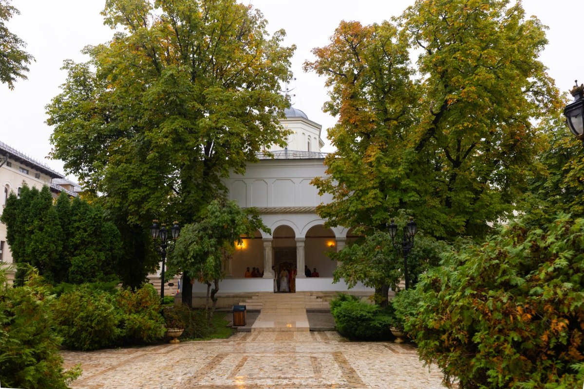 Biserica Palatului Cotroceni și-a cinstit ocrotitorii 343653