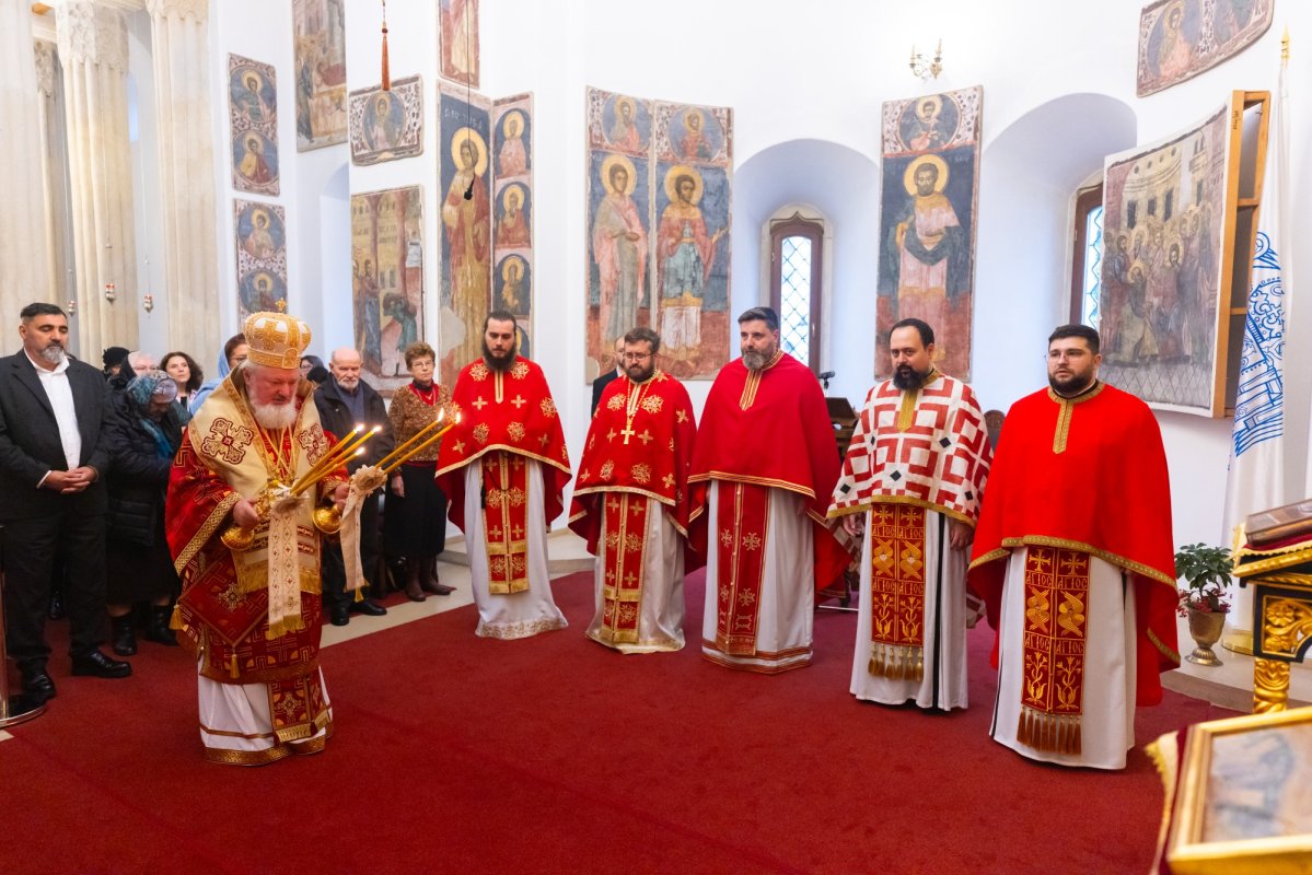 Biserica Palatului Cotroceni și-a cinstit ocrotitorii 343656