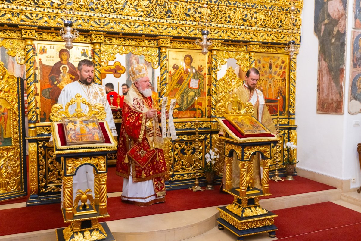 Biserica Palatului Cotroceni și-a cinstit ocrotitorii 343657