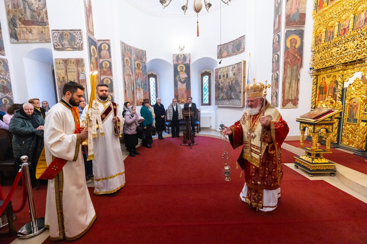Biserica Palatului Cotroceni și-a cinstit ocrotitorii 343660