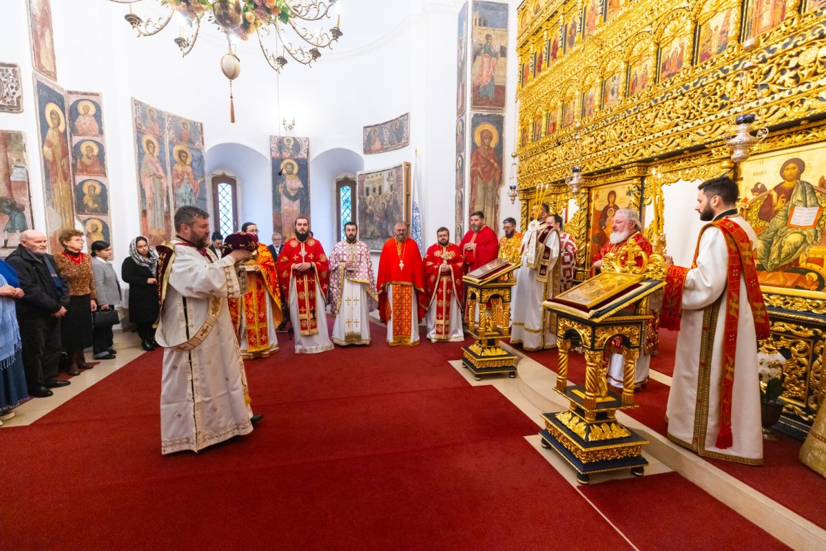 Biserica Palatului Cotroceni și-a cinstit ocrotitorii 343662