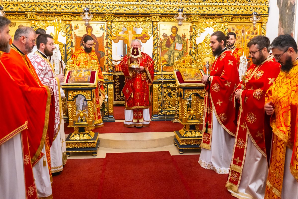 Biserica Palatului Cotroceni și-a cinstit ocrotitorii 343663