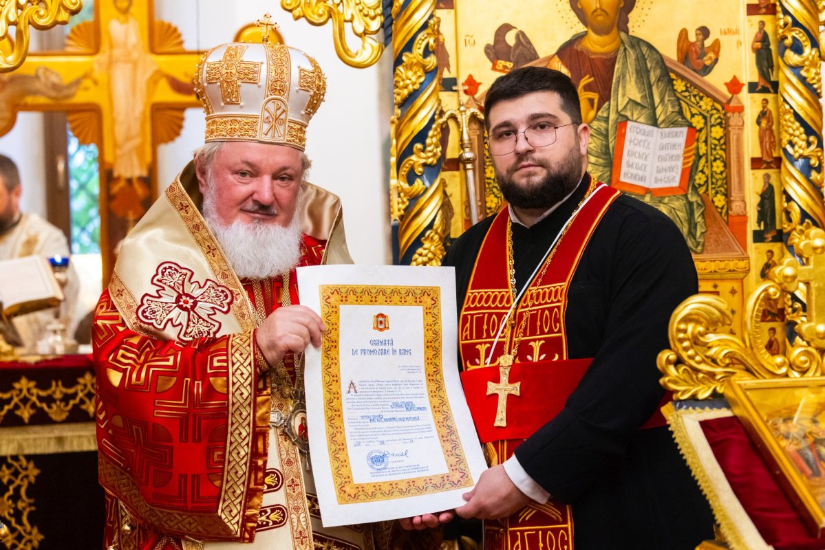 Biserica Palatului Cotroceni și-a cinstit ocrotitorii 343667