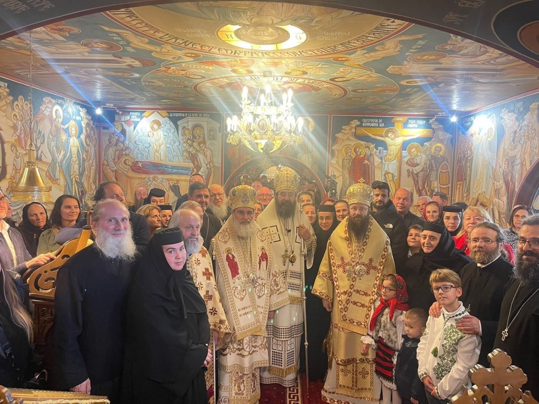 Moment de împlinire la Mănăstirea „Buna Vestire”-Rosiers 343684